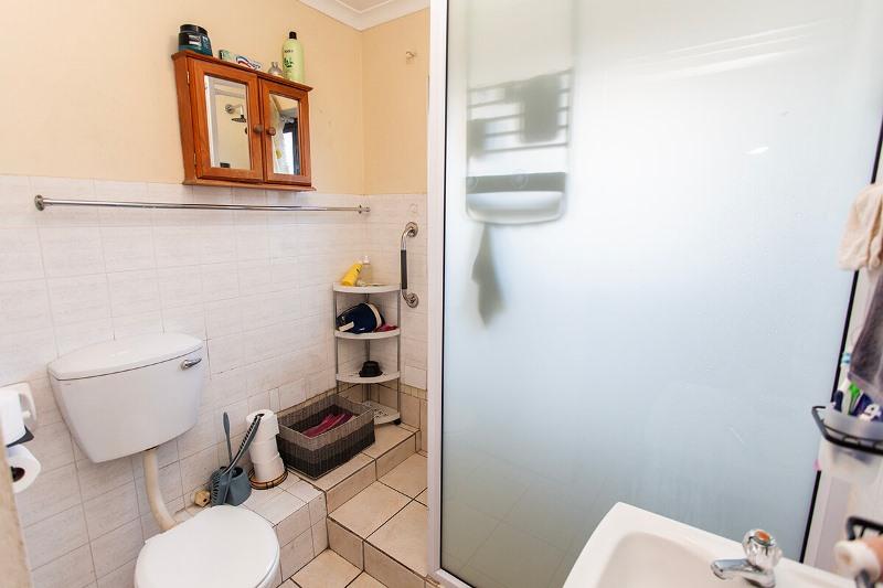 3 Bedroom Property for Sale in Peerless Park West Western Cape
